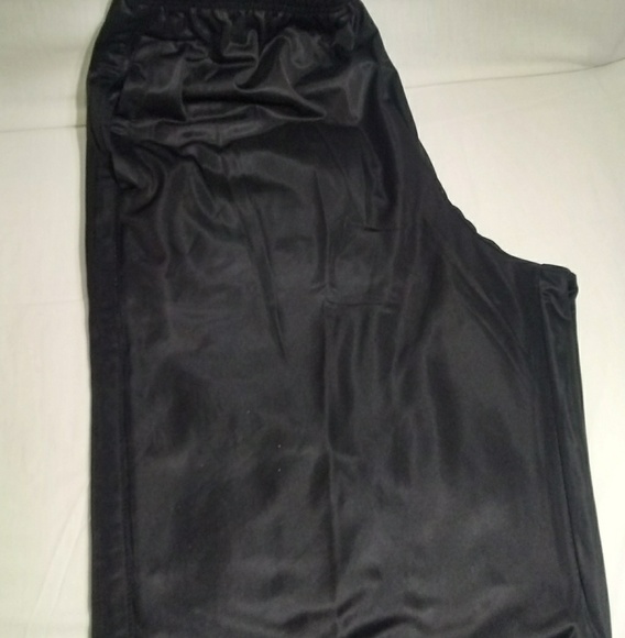 Mens XL black athletic shorts NEW w/out tags - Picture 2 of 3